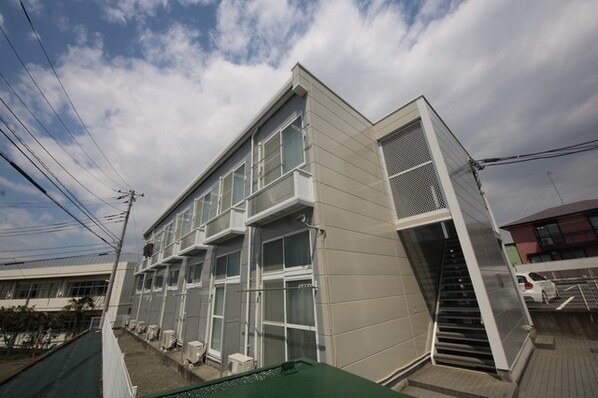 レオパレスペイサージュの物件外観写真